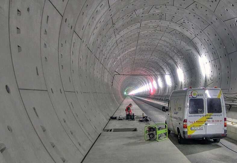 Rohrreinigung: Fräs-Strahl-Verfahren rettet Bauprojekte Rohrreinigung: Fräs-Strahl-Verfahren rettet Bauprojekte