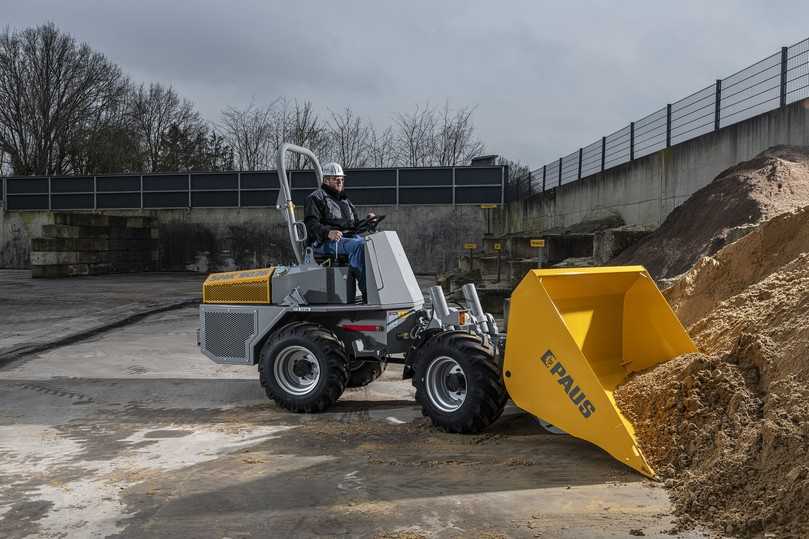 Mit Selbstladefunktion: Senkmuldenkipper SMK 9036 von Paus ist speziell für räumlich beschränkte Baustellen entwickelt worden. | Foto: Rolf Nachbar Fotografie Mit Selbstladefunktion: Senkmuldenkipper SMK 9036 von Paus ist speziell für räumlich beschränkte Baustellen entwickelt worden. | Foto: Rolf Nachbar Fotografie