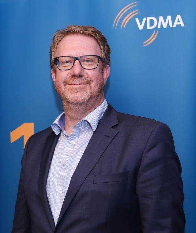 „Unter dem Strich sind wir alle relativ opti- mistisch.“ – Wie die meisten Unternehmen im VDMA-Fachverband Baumaschinen und Baustoffanlagen produziert auch die Her- mann Paus Maschinenfabrik von Geschäfts- führer Franz-Josef Paus zurzeit normal weiter. | Foto: VDMA „Unter dem Strich sind wir alle relativ opti- mistisch.“ – Wie die meisten Unternehmen im VDMA-Fachverband Baumaschinen und Baustoffanlagen produziert auch die Her- mann Paus Maschinenfabrik von Geschäfts- führer Franz-Josef Paus zurzeit normal weiter. | Foto: VDMA