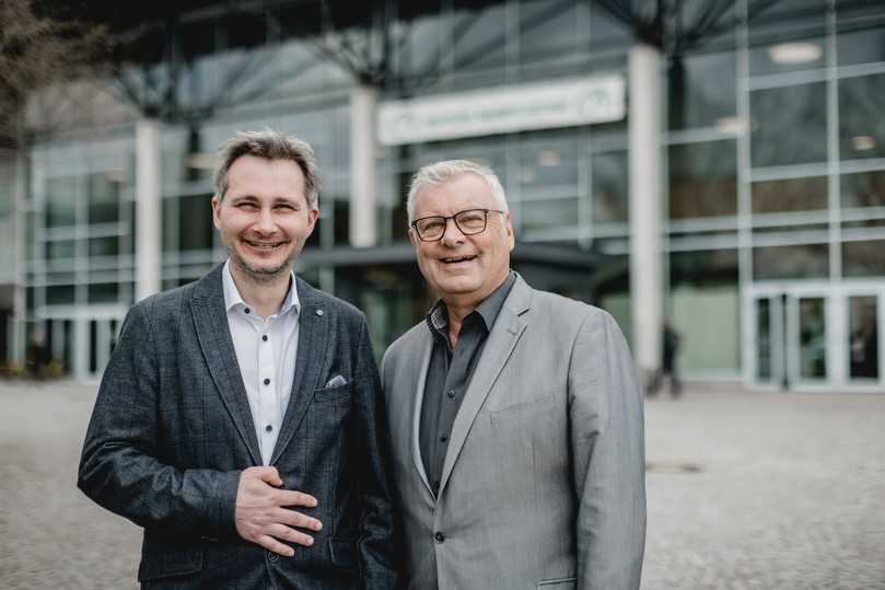 Kündigen für die Fachtagung erweiterte Flächen im Außenbereich an: Thomas Amtage (links) und Dirk Dujesiefken. | Foto: Forum Baumpflege GmbH & CO KG Kündigen für die Fachtagung erweiterte Flächen im Außenbereich an: Thomas Amtage (links) und Dirk Dujesiefken. | Foto: Forum Baumpflege GmbH & CO KG