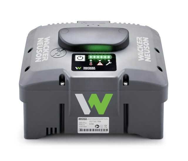 Dank kontinuierlicher Weiterentwicklung können die Wacker- Neuson-Akkus immer mehr Strom speichern. Als Wechsel- akkus können sie in unterschiedlichen batteriebetriebenen Geräten des Unternehmens eingesetzt werden. Dank kontinuierlicher Weiterentwicklung können die Wacker- Neuson-Akkus immer mehr Strom speichern. Als Wechsel- akkus können sie in unterschiedlichen batteriebetriebenen Geräten des Unternehmens eingesetzt werden.