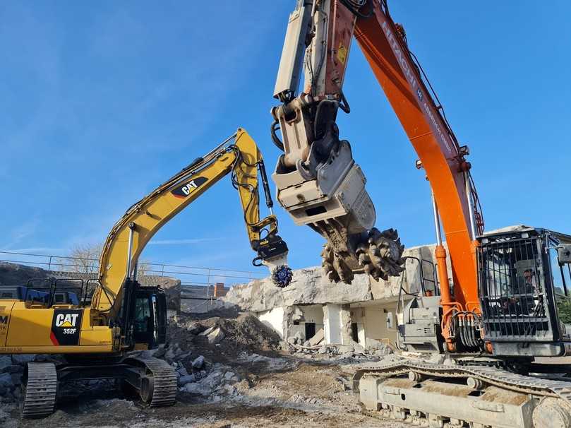 HR Abbruch setzte am Koblenzer Hochbunker Querschneidkopffräsen der Baureihe KRD von Kemroc ein. Den 50-Tonnen-Cat-Bagger mietete die Firma von T+M Abbruchtechnik dazu. | Foto: Kemroc HR Abbruch setzte am Koblenzer Hochbunker Querschneidkopffräsen der Baureihe KRD von Kemroc ein. Den 50-Tonnen-Cat-Bagger mietete die Firma von T+M Abbruchtechnik dazu. | Foto: Kemroc