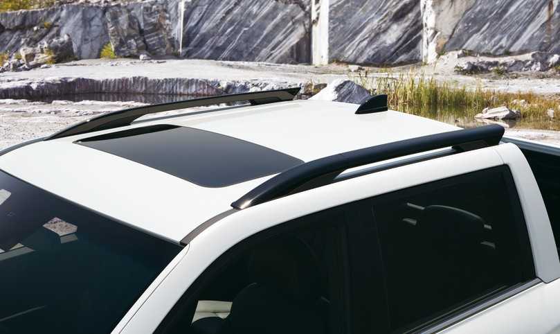 Das elektrische Schiebedach gehört bei der Black Edition wie auch die schwarz lackierte Dachreling zum Serienumfang. | Foto: KGM Das elektrische Schiebedach gehört bei der Black Edition wie auch die schwarz lackierte Dachreling zum Serienumfang. | Foto: KGM