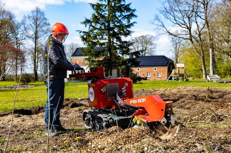 B31 Track ermöglicht das Fräsen von großen Baumstümpfen, ohne die Maschine umsetzen zu müssen. | Foto: Vogt B31 Track ermöglicht das Fräsen von großen Baumstümpfen, ohne die Maschine umsetzen zu müssen. | Foto: Vogt