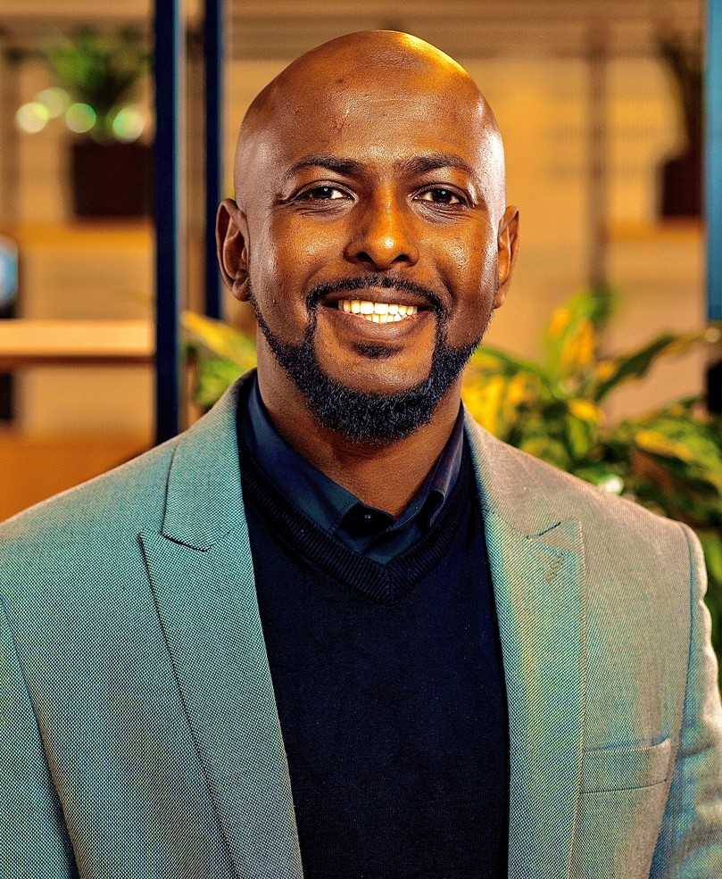 Er ist verantwortlicher Organisator für das Service-Training und Dozent für den Trainingsblock „Systeme & Tools“: Kress-Mitarbeiter Abdul Hirsi. Nach seinen Worten werden die Schulungen in vielen europäischen Ländern wie etwa Italien, Frankreich, Belgien, Niederlande, Luxemburg und Schweden möglichst zeitgleich abgehalten. Dies soll das Vertrauen der Händler in die Produkte stärken, was Kress als „Schlüssel zum Verkaufserfolg“ sieht. | Foto: Kress Er ist verantwortlicher Organisator für das Service-Training und Dozent für den Trainingsblock „Systeme & Tools“: Kress-Mitarbeiter Abdul Hirsi. Nach seinen Worten werden die Schulungen in vielen europäischen Ländern wie etwa Italien, Frankreich, Belgien, Niederlande, Luxemburg und Schweden möglichst zeitgleich abgehalten. Dies soll das Vertrauen der Händler in die Produkte stärken, was Kress als „Schlüssel zum Verkaufserfolg“ sieht. | Foto: Kress