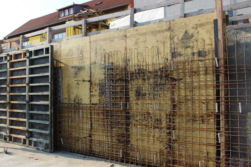 Die platzsparenden Verbauschalungen werden auf der Innenseite mit der Wandschalung Orma kombiniert. | Foto: Ulma Construction GmbH Die platzsparenden Verbauschalungen werden auf der Innenseite mit der Wandschalung Orma kombiniert. | Foto: Ulma Construction GmbH