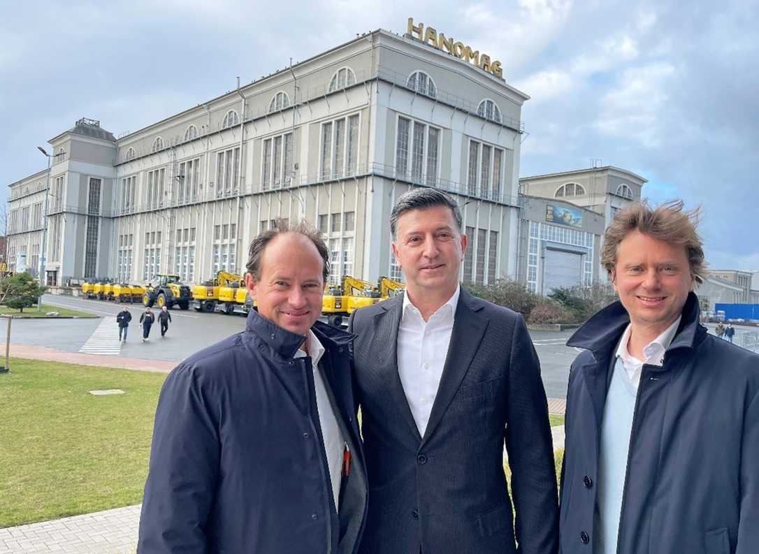 Komatsu feiert 100. Jubiläum Komatsu feiert 100. Jubiläum