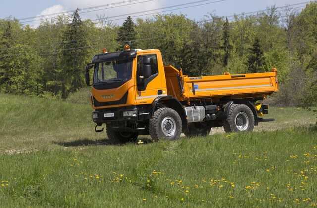 Stämmiges Fahrwerk und kurzer Radstand: Der 15-Tonner ist wendig, nutzlaststark und anhängertauglich. | Fotos: Iveco Stämmiges Fahrwerk und kurzer Radstand: Der 15-Tonner ist wendig, nutzlaststark und anhängertauglich. | Fotos: Iveco