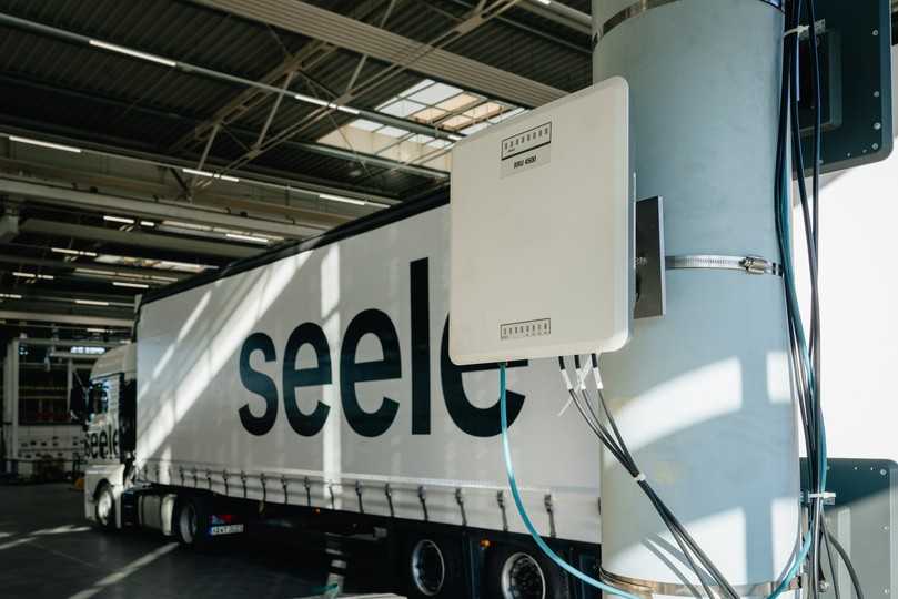 Sechs RFID-Gates mit Lesegeräten auf beiden Seiten hat Seele extra für Stuttgart21 aufgebaut. | Foto: Seele Sechs RFID-Gates mit Lesegeräten auf beiden Seiten hat Seele extra für Stuttgart21 aufgebaut. | Foto: Seele