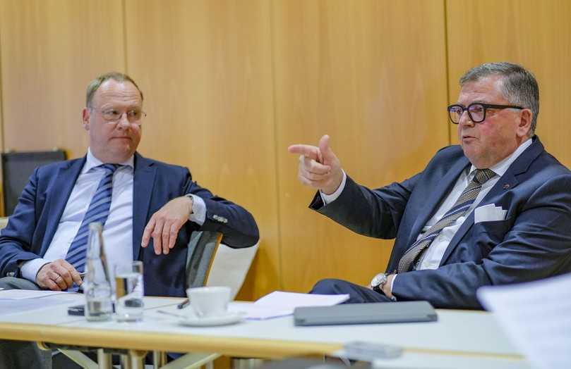 Fritz Eckard Lang: „Die aktuell größte Herausforderung im Zusammenhang mit dem Fachkräftemangel besteht darin, das Image des Leitungsbaus nachhaltig zu verbessern.“ | Foto: rbv Fritz Eckard Lang: „Die aktuell größte Herausforderung im Zusammenhang mit dem Fachkräftemangel besteht darin, das Image des Leitungsbaus nachhaltig zu verbessern.“ | Foto: rbv