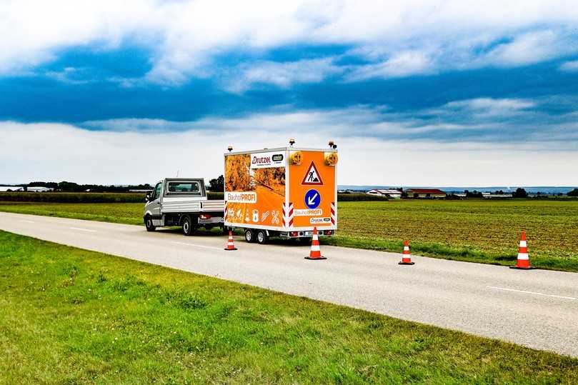 Zusätzliche Kapazitäten verspricht laut Hersteller zudem der Einsatz eines Anhängers wie dem „Bauhof-Profi“ von Unsinn. | Foto: Unsinn Zusätzliche Kapazitäten verspricht laut Hersteller zudem der Einsatz eines Anhängers wie dem „Bauhof-Profi“ von Unsinn. | Foto: Unsinn