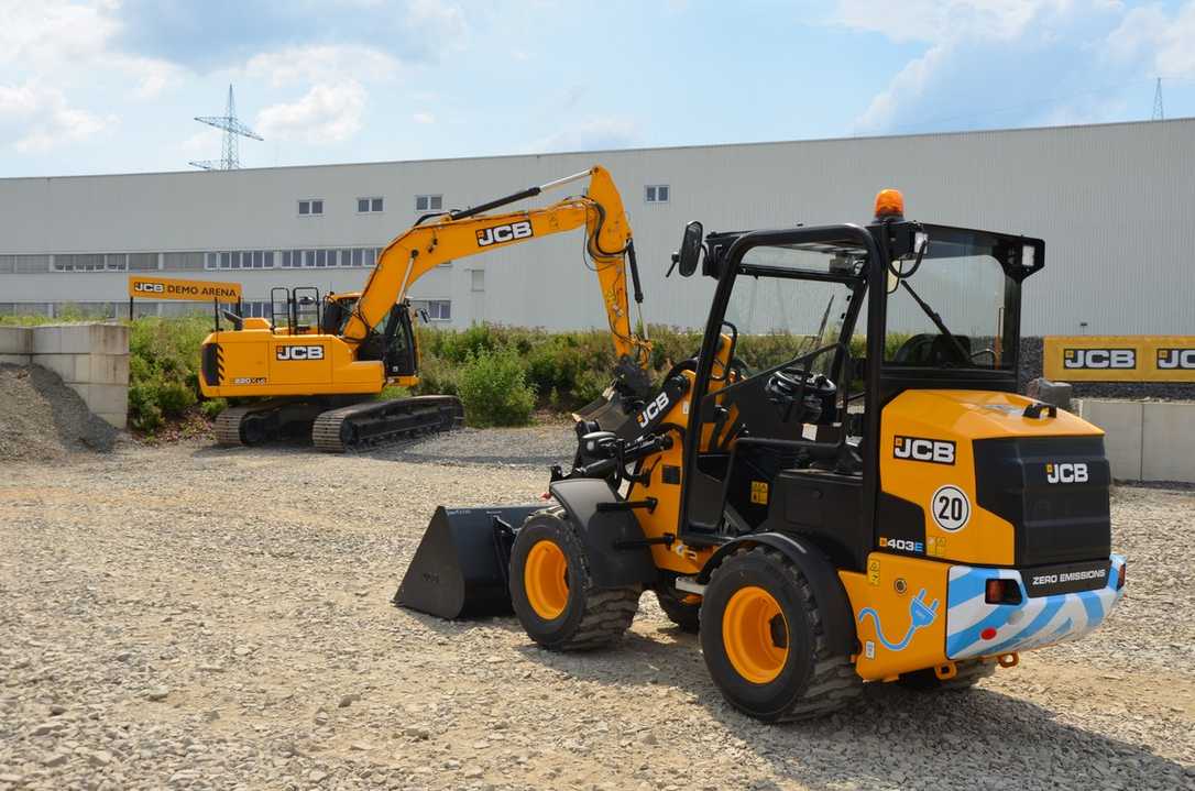 JCB Elektro-Radlader 403E mit 20-kWh-Akku für Bauindustrie und Landwirtschaft JCB Elektro-Radlader 403E mit 20-kWh-Akku für Bauindustrie und Landwirtschaft