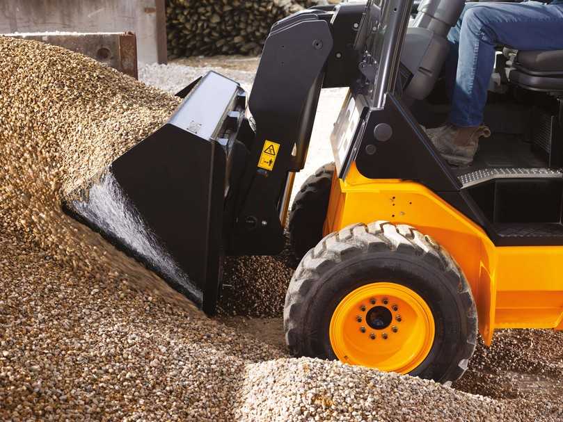 Die Zusatzhydraulikleistung der neuen TLT Teletruks von 0-72 l/min kann in der Kabine geregelt werden, damit der Fahrer den Bedarf der einzelnen Anbauwerkzeuge anpassen kann. | Foto: JCB Die Zusatzhydraulikleistung der neuen TLT Teletruks von 0-72 l/min kann in der Kabine geregelt werden, damit der Fahrer den Bedarf der einzelnen Anbauwerkzeuge anpassen kann. | Foto: JCB