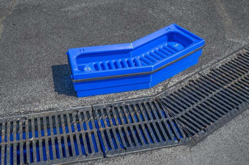 Flexibel: Auf Gehrung geschnittene Rinnenkörper und Abdeckungen sowie passgenaue Sedimentationsboxen erleichtern die plangerechte Installation. | Foto: Birco Flexibel: Auf Gehrung geschnittene Rinnenkörper und Abdeckungen sowie passgenaue Sedimentationsboxen erleichtern die plangerechte Installation. | Foto: Birco