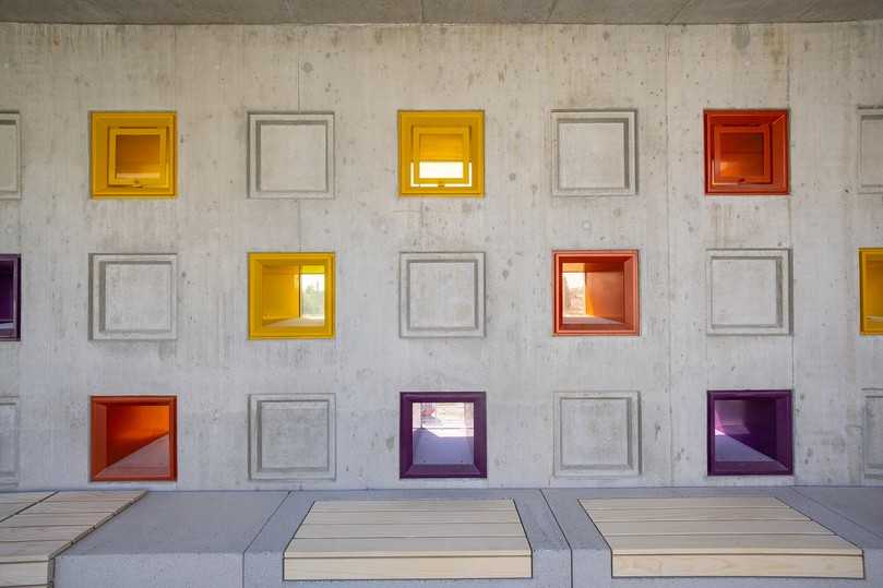 Ausgangsstoffe und Herstellungsprozesse beeinflussen die Farbgebung von Sichtbeton – wie sich das kalkulieren lässt, lernen Teilnehmer in der Online-Schulung von PERI. | Foto: PERI Deutschland Ausgangsstoffe und Herstellungsprozesse beeinflussen die Farbgebung von Sichtbeton – wie sich das kalkulieren lässt, lernen Teilnehmer in der Online-Schulung von PERI. | Foto: PERI Deutschland