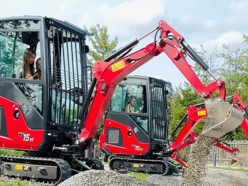 Die Yanmar-Minibagger sind fest verankert und nur mit reduzierter Geschwindigkeit zu nutzen, um die Sicherheit der Kinder zu gewährleisten. | Foto: Yanmar Die Yanmar-Minibagger sind fest verankert und nur mit reduzierter Geschwindigkeit zu nutzen, um die Sicherheit der Kinder zu gewährleisten. | Foto: Yanmar