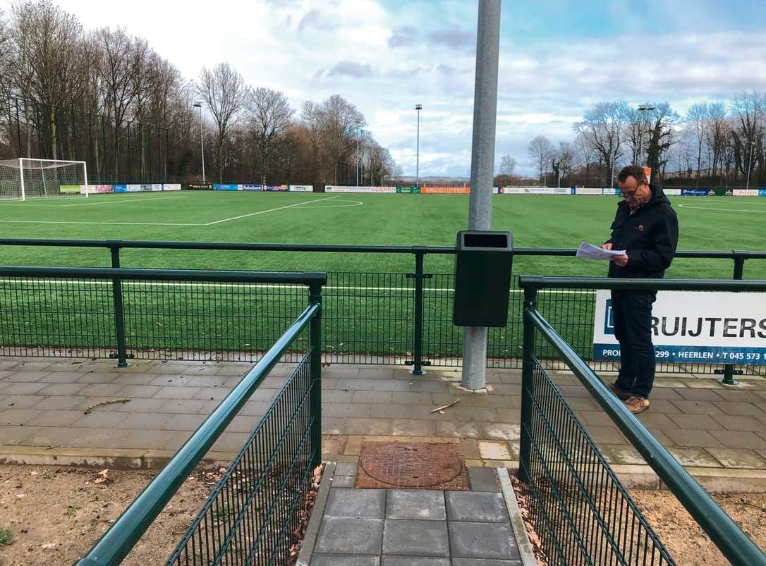 Wickelrohrverfahren bei Kanalsanierung unter Fußballplätzen Wickelrohrverfahren bei Kanalsanierung unter Fußballplätzen