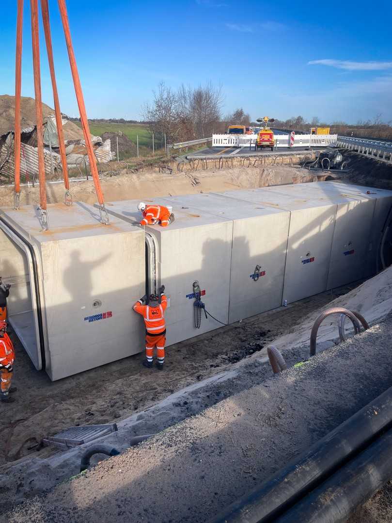 Der Einsatz von Stahlbeton-Fertigbauteilen erlaubt einen schnellen Einbau. | Foto: Berding Beton GmbH