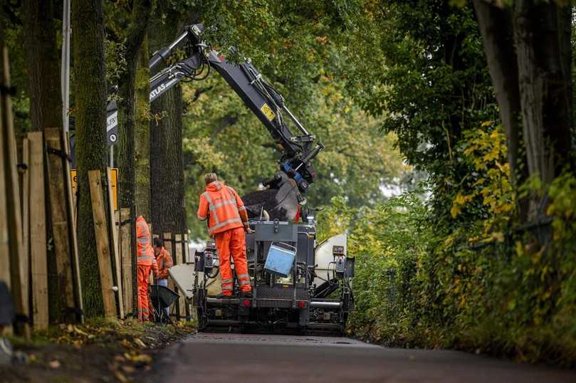 Die Stadt Enschede in den Niederlanden setzt auf Temperaturabgesenkten Asphalt mit Pflanzenkohle als Zuschlagstoff zur Reduktion ihrer CO2-Emissionen. | Foto: Emiel Muijderman Die Stadt Enschede in den Niederlanden setzt auf Temperaturabgesenkten Asphalt mit Pflanzenkohle als Zuschlagstoff zur Reduktion ihrer CO2-Emissionen. | Foto: Emiel Muijderman