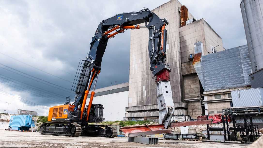 KTEG KMC1200S Abbruchbagger baut für Porr Steinkohle-Kraftwerk zurück KTEG KMC1200S Abbruchbagger baut für Porr Steinkohle-Kraftwerk zurück