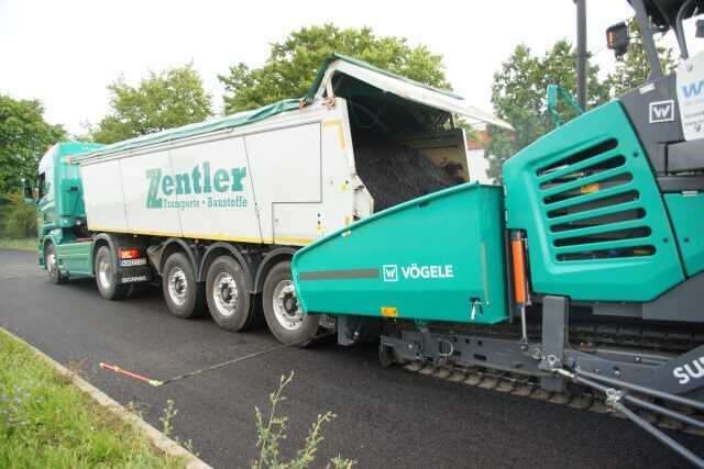Straßenbau: Asphalt sicher einbauen mit Thermo-Abschieber Straßenbau: Asphalt sicher einbauen mit Thermo-Abschieber