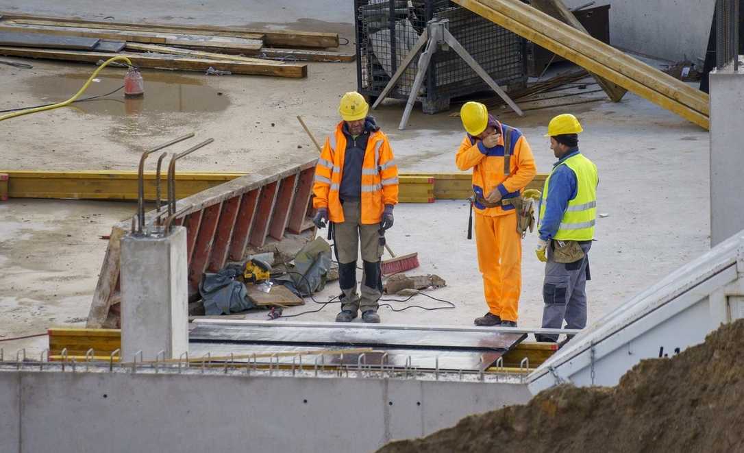 Tarifvertrag Bau: Von diesen Benefits profitieren Beschäftigte im Baugewerbe Tarifvertrag Bau: Von diesen Benefits profitieren Beschäftigte im Baugewerbe
