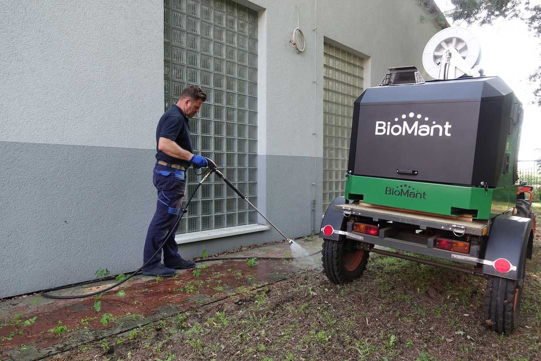 Mantis zeigt auf der Demopark 2023 Maschinen für die Wildkrautbekämpfung Mantis zeigt auf der Demopark 2023 Maschinen für die Wildkrautbekämpfung