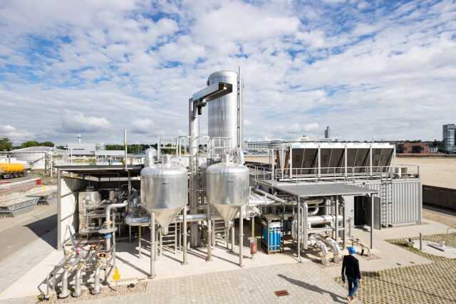 Aus Abwasser wird Wärmeenergie: Möglich machen das die Gasaufbereitungsanlagen GALA 1 und 2 auf dem Klärwerk Hamburg Aus Abwasser wird Wärmeenergie: Möglich machen das die Gasaufbereitungsanlagen GALA 1 und 2 auf dem Klärwerk Hamburg
