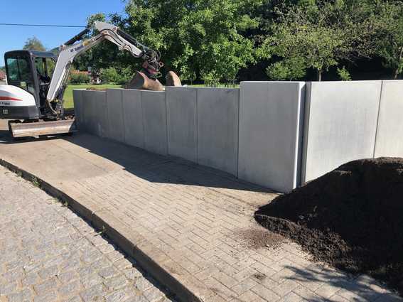 Bagger Drehantrieb im GaLaBau: Effizienter Erdbau und Natursteinmauern