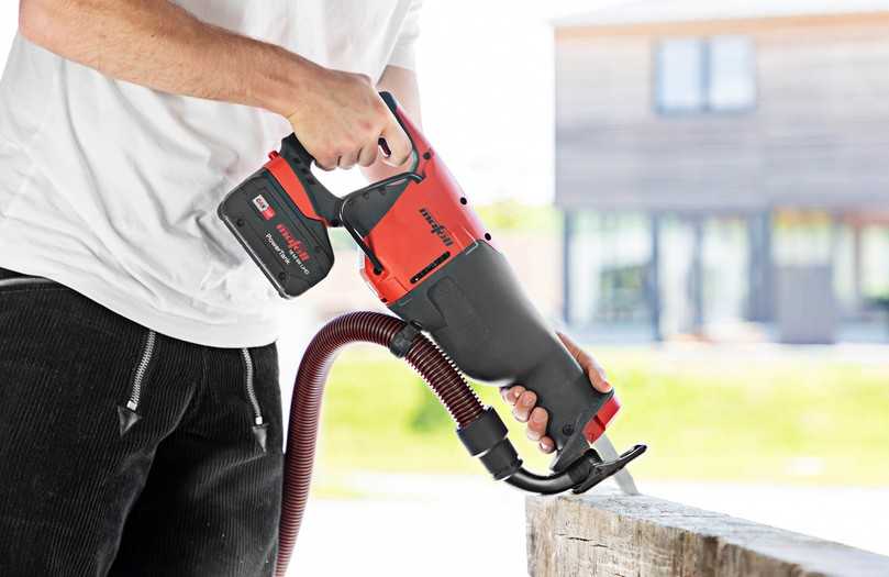 Akku-Säbelsäge: robust, kraftvoller Antrieb und gut ausbalanciert - Anwendungen in Holz sind kein Problem. | Foto: Mafell