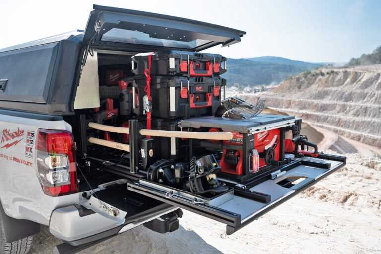 Pick-up als mobile Werkstatt: Der Ausbau der 1,85 mal 1,47 m großen Ladefläche ist gut durchdacht, bietet viel Platz und sorgt für Ordnung. | Foto: Mitsubishi Motors Pick-up als mobile Werkstatt: Der Ausbau der 1,85 mal 1,47 m großen Ladefläche ist gut durchdacht, bietet viel Platz und sorgt für Ordnung. | Foto: Mitsubishi Motors