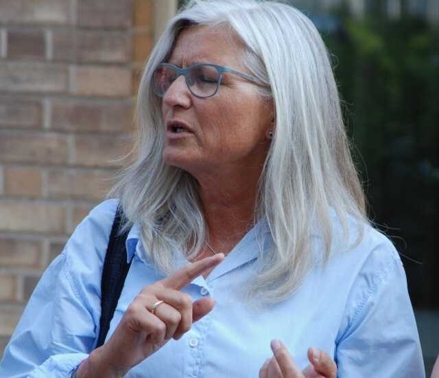 Architektin Marie Luise Zastrow ist von den Vorteilen der Ziegelbauweise überzeugt und damit auch von der energetischen Leistungsfähigkeit moderner Mauerziegel. Architektin Marie Luise Zastrow ist von den Vorteilen der Ziegelbauweise überzeugt und damit auch von der energetischen Leistungsfähigkeit moderner Mauerziegel.