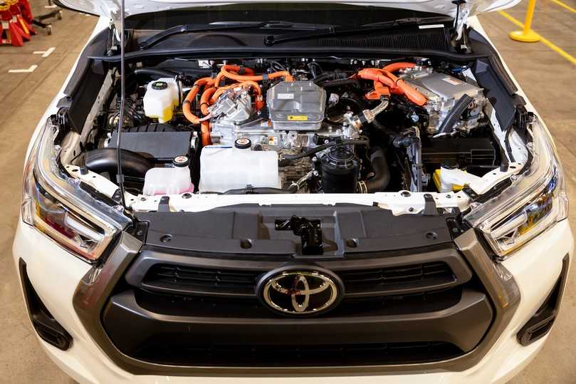 Die komplexe Brennstoffzellentechnik befindet sich im einstigen Motorraum des Toyota Hilux. | Foto: Toyota Die komplexe Brennstoffzellentechnik befindet sich im einstigen Motorraum des Toyota Hilux. | Foto: Toyota