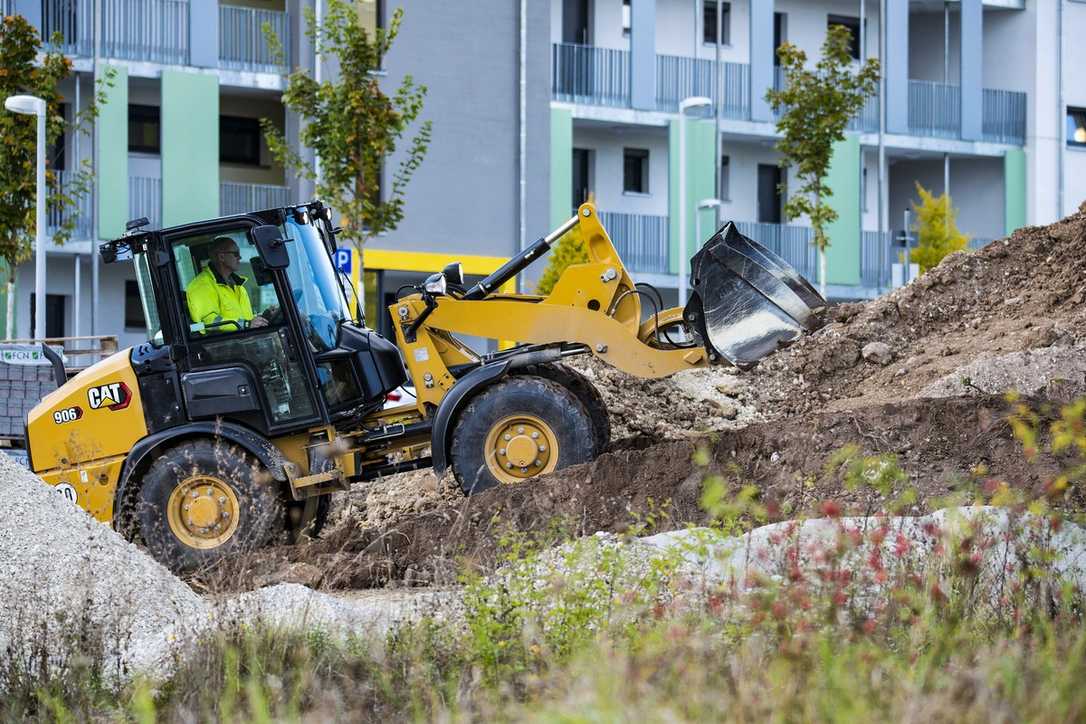 Neue Generation von Caterpillar-Radladern von 5 bis 7 Tonnen Einsatzgewicht Neue Generation von Caterpillar-Radladern von 5 bis 7 Tonnen Einsatzgewicht