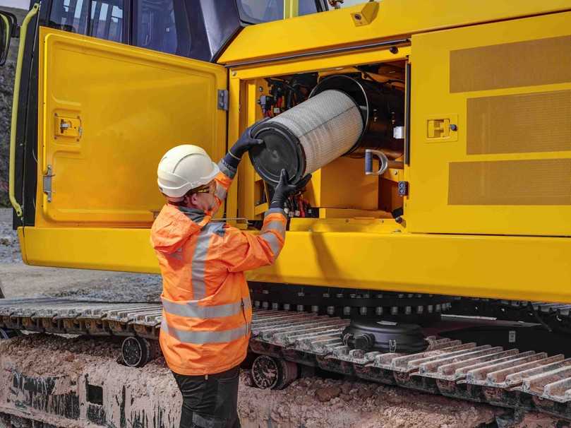 Der neue JCB 370X Kettenbagger hat verlängerte Wartungsintervalle, zum Beispiel bis zu 2.000 Stunden für den Luftfilter. | Foto: JCB Der neue JCB 370X Kettenbagger hat verlängerte Wartungsintervalle, zum Beispiel bis zu 2.000 Stunden für den Luftfilter. | Foto: JCB