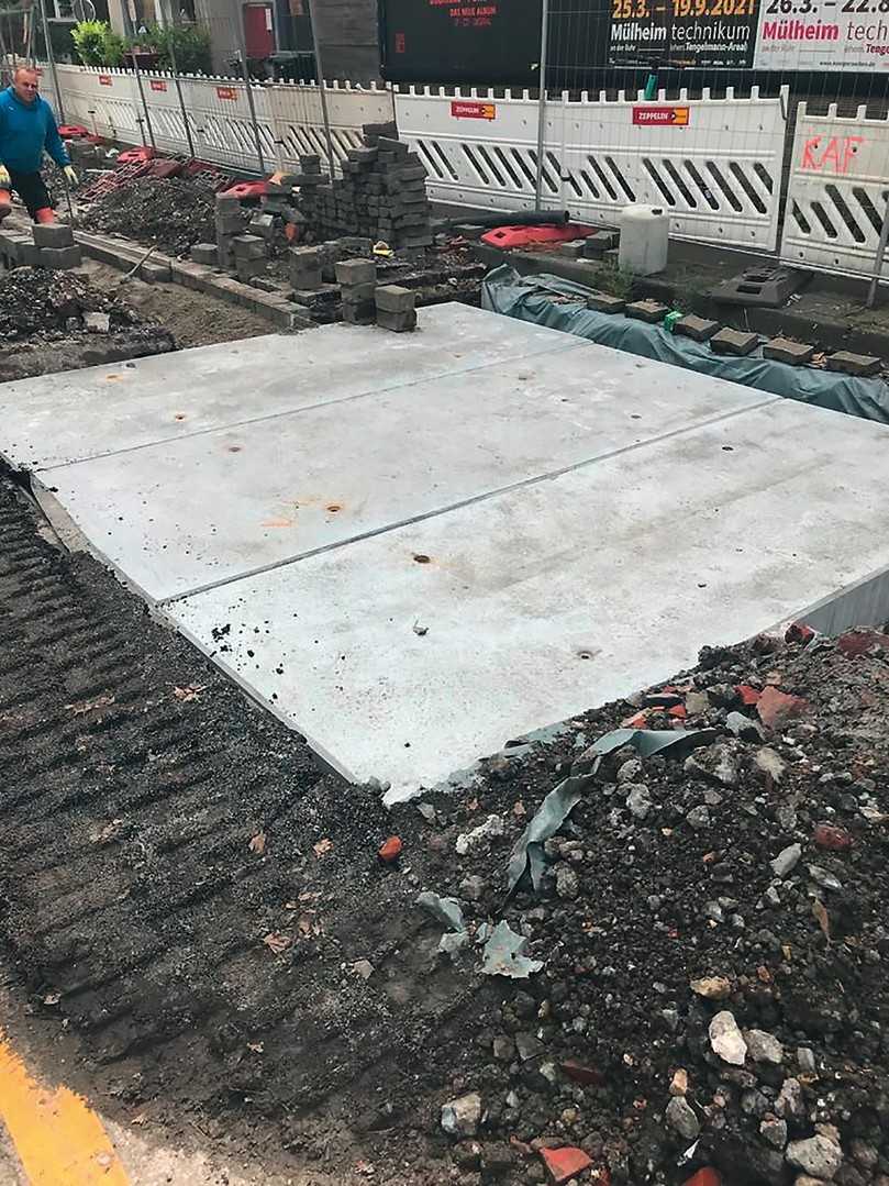 Baugrubenverschluss über Betonfertigteilplatten | Foto: Pipefocus Bezela GmbH Baugrubenverschluss über Betonfertigteilplatten | Foto: Pipefocus Bezela GmbH