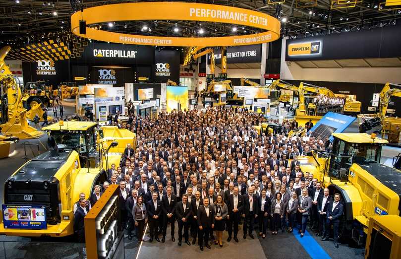 Umsatzrekord: Das knapp 750-köpfige Messeteam machte den bauma-Besuch für Kunden von Zeppelin und Caterpillar zu einem einzigartigen Erlebnis. | Foto: Zeppelin/Sabine Gassner Umsatzrekord: Das knapp 750-köpfige Messeteam machte den bauma-Besuch für Kunden von Zeppelin und Caterpillar zu einem einzigartigen Erlebnis. | Foto: Zeppelin/Sabine Gassner