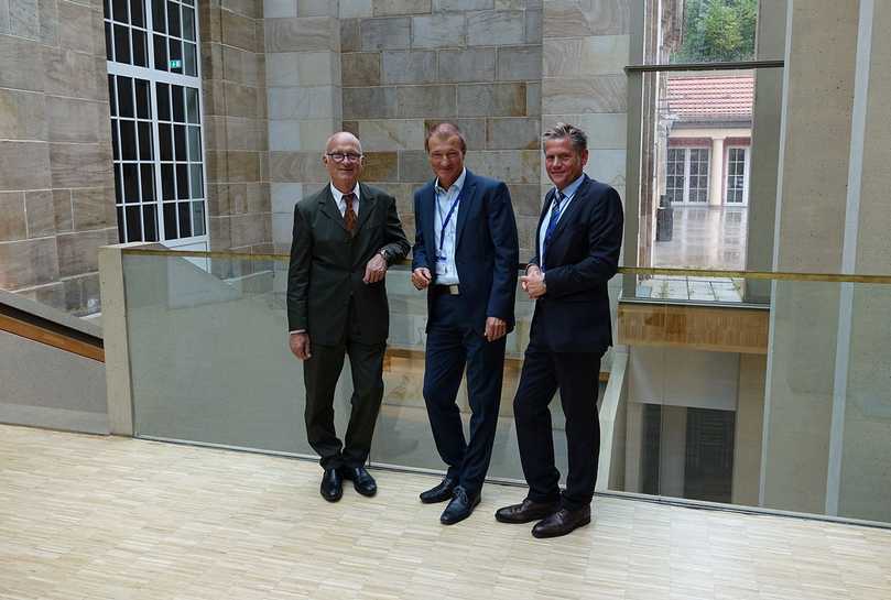 Franz Hoppe, Michael Hippe und Dr. Igor Borovsky (v.l.): Der Dank des Moderations- und Organisationsteams galt auch in diesem Jahr allen Ausstellern, Sponsoren, Teilnehmern und Referenten: „Ohne Sie wäre eine solche Veranstaltung nicht möglich!“ | Foto: TAH Franz Hoppe, Michael Hippe und Dr. Igor Borovsky (v.l.): Der Dank des Moderations- und Organisationsteams galt auch in diesem Jahr allen Ausstellern, Sponsoren, Teilnehmern und Referenten: „Ohne Sie wäre eine solche Veranstaltung nicht möglich!“ | Foto: TAH