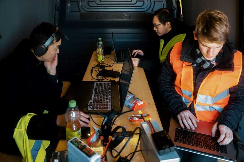 Die unbemannten Systeme können außerhalb des Sichtkontakts geflogen werden. Anders als zuvor muss nicht jeder Flug außerhalb des Sichtkontakts neu bei einer regionalen oder nationalen Luftfahrtbehörde bauauftragt werden. | Foto: Ole Freier Die unbemannten Systeme können außerhalb des Sichtkontakts geflogen werden. Anders als zuvor muss nicht jeder Flug außerhalb des Sichtkontakts neu bei einer regionalen oder nationalen Luftfahrtbehörde bauauftragt werden. | Foto: Ole Freier