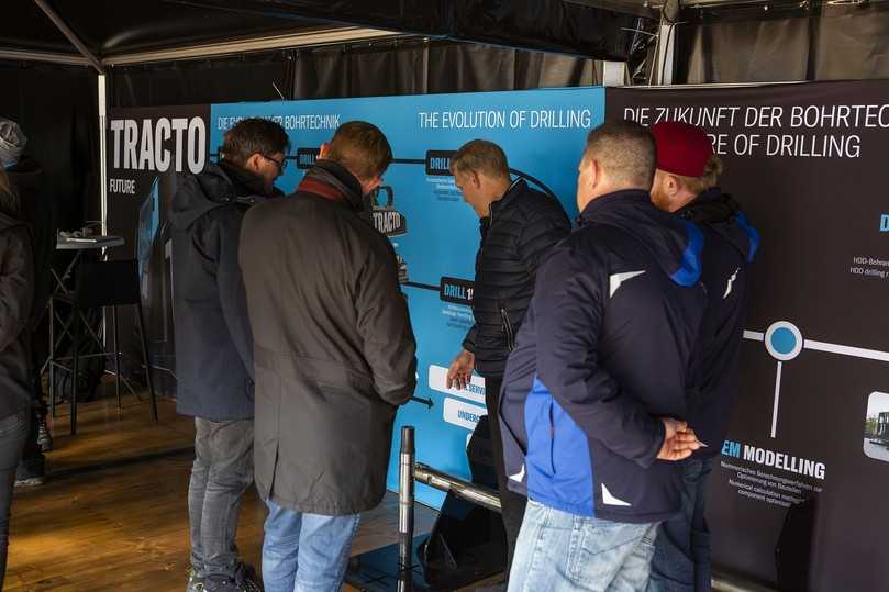 Diskussion über aktuelle und zukünftige Herausforderungen der Branche: Der Austausch und der Dialog mit den Bauunternehmen, Netzbetreibern und aus dem politischen Umfeld sind wichtiger Teil der Hands on Days. | Foto: Tracto-Technik Diskussion über aktuelle und zukünftige Herausforderungen der Branche: Der Austausch und der Dialog mit den Bauunternehmen, Netzbetreibern und aus dem politischen Umfeld sind wichtiger Teil der Hands on Days. | Foto: Tracto-Technik