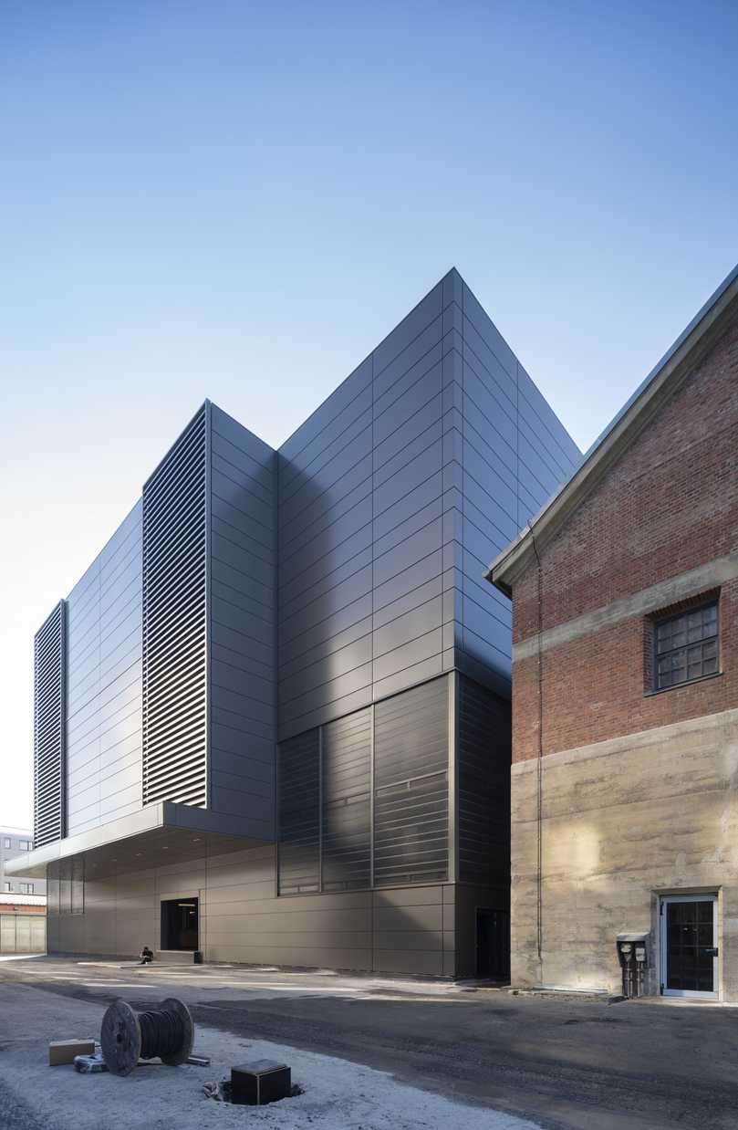1. Preis im Verhandlungsverfahren: Die Isarphilharmonie (links) mit schlichter Fassade bietet innen einen Konzertsaal der Superlative. | Foto: HG Esch 1. Preis im Verhandlungsverfahren: Die Isarphilharmonie (links) mit schlichter Fassade bietet innen einen Konzertsaal der Superlative. | Foto: HG Esch