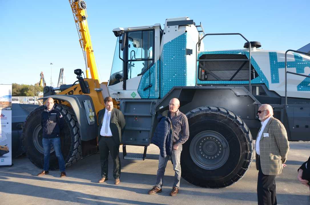 Liebherr treibt Dekarbonisierung von Baumaschinen mit HVO, Elektroantrieb und Wasserstoff Liebherr treibt Dekarbonisierung von Baumaschinen mit HVO, Elektroantrieb und Wasserstoff