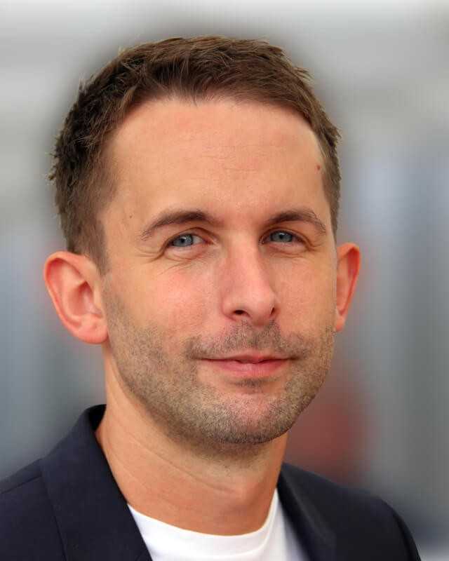 „Unser Verfahren ist erschütterungsfrei und setzungsarm. Damit können wir auch historische Bauwerke sichern.“ Hendrik Jansen, Geschäftsführer von Erka Pfahl „Unser Verfahren ist erschütterungsfrei und setzungsarm. Damit können wir auch historische Bauwerke sichern.“ Hendrik Jansen, Geschäftsführer von Erka Pfahl