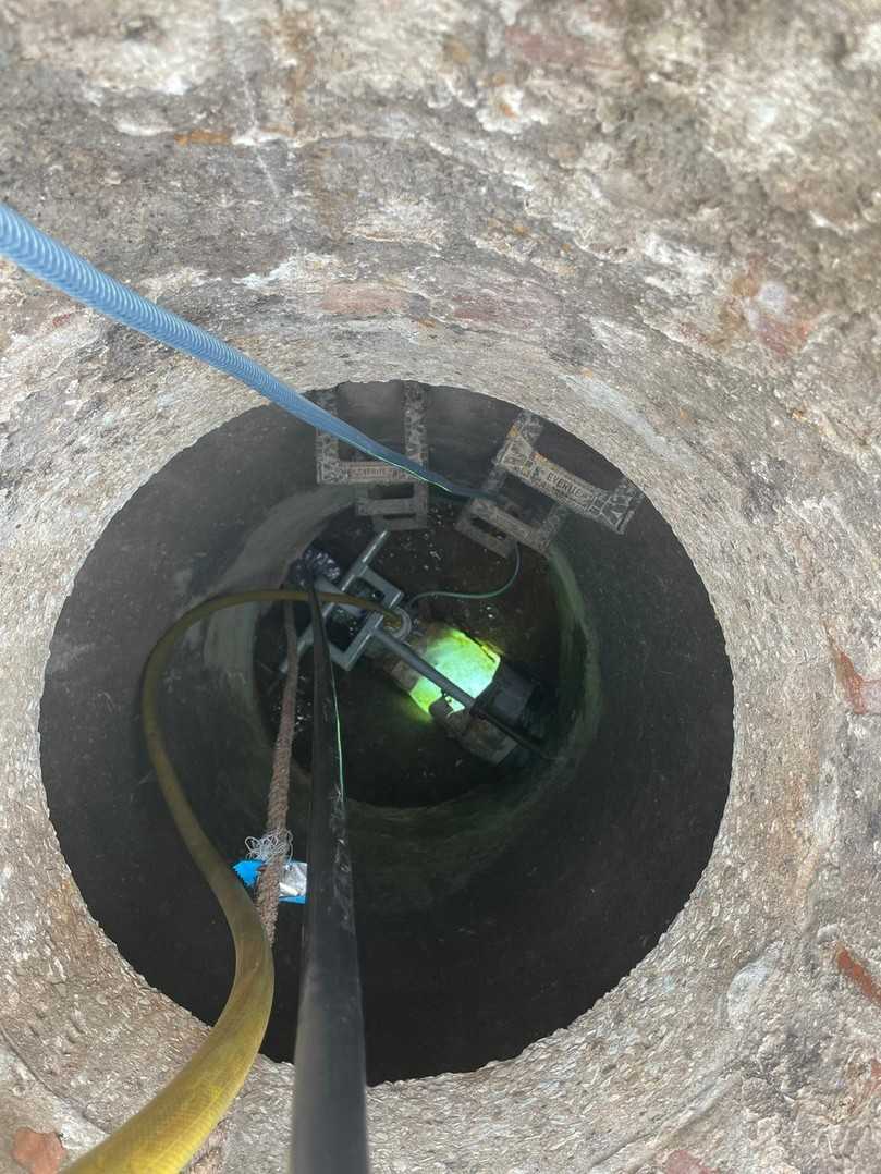 Blick nach unten in den Schacht während der Aushärtephase | Foto: IMS Robotics Blick nach unten in den Schacht während der Aushärtephase | Foto: IMS Robotics
