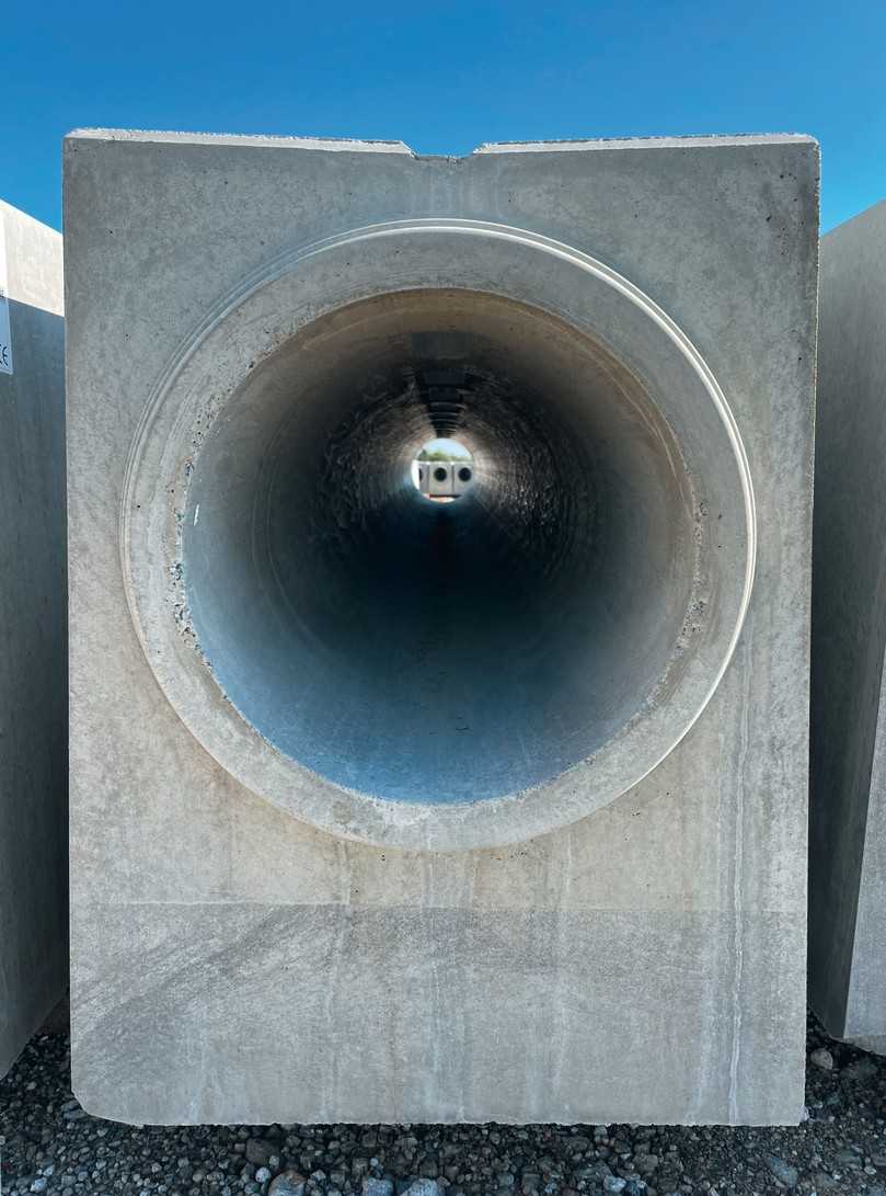 Gefertigt werden die Schlitzrinnen aus dem sogenannten Riki-Ceton. Dies steht für ultrahochfesten Beton (UHFB) mit duktilen Eigenschaften. | Foto: Hans Rinninger u. Sohn GmbH u. Co. KG Gefertigt werden die Schlitzrinnen aus dem sogenannten Riki-Ceton. Dies steht für ultrahochfesten Beton (UHFB) mit duktilen Eigenschaften. | Foto: Hans Rinninger u. Sohn GmbH u. Co. KG