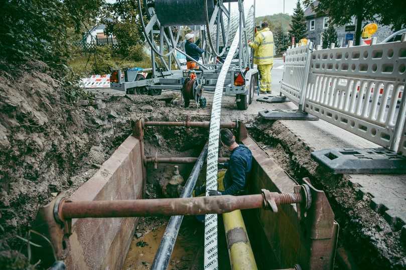 Einzug des SaniTube DN200 in eine Trinkwasserversorgungsleitung | Foto: Amex-Sanivar Einzug des SaniTube DN200 in eine Trinkwasserversorgungsleitung | Foto: Amex-Sanivar