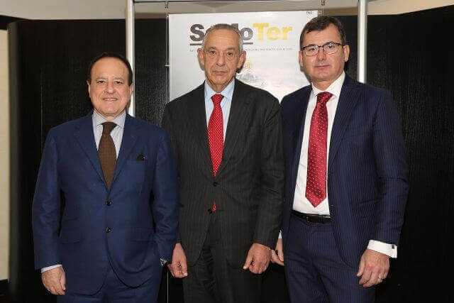 Eröffneten gemeinsam die 30. Samoter: (von links) Giovanni Mantovani, Geschäftsführer von Veronafiere, Umberto Del Basso De Caro, Unterstaatssekretär im Ministerium für Infrastruktur und Transport, und Maurizio Danese, Präsident von Veronafiere. Eröffneten gemeinsam die 30. Samoter: (von links) Giovanni Mantovani, Geschäftsführer von Veronafiere, Umberto Del Basso De Caro, Unterstaatssekretär im Ministerium für Infrastruktur und Transport, und Maurizio Danese, Präsident von Veronafiere.