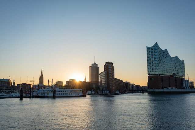 Auch in Hamburg wird eine Reform des Hamburgischen Vergabegesetztes angestrebt. Auch hier wird der Fokus bei der Änderung auf Tariftreue gesetzt.