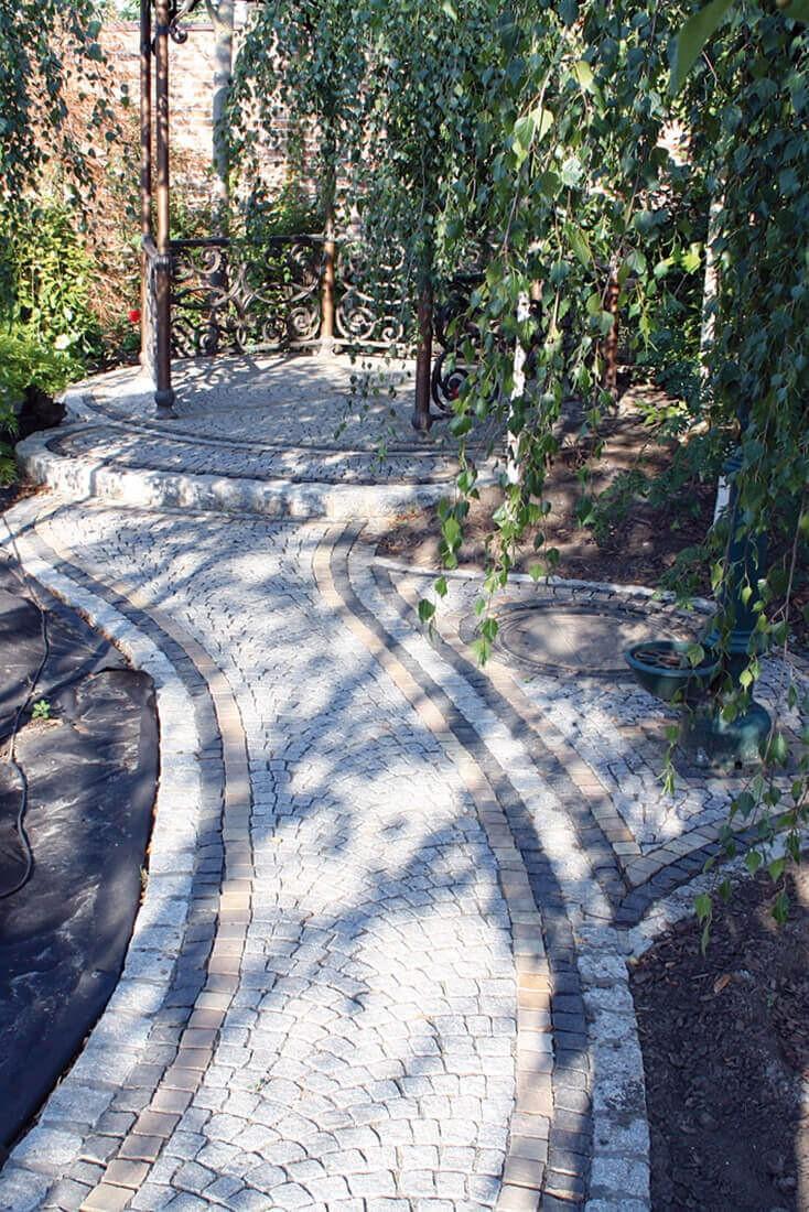 Eine interessante Alternative für romantische Gartenwege: Die Halbschuppe.
