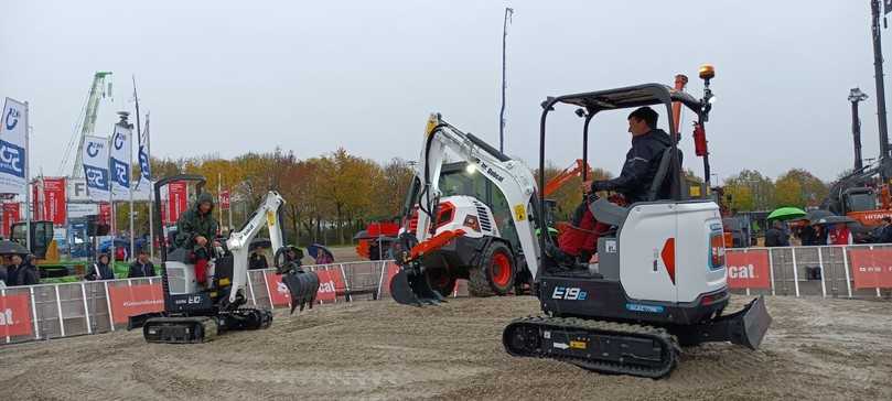 Der neue Minibagger E19e auf dem Bobcat-Stand im Einsatz. | Foto: B_I/Budde Der neue Minibagger E19e auf dem Bobcat-Stand im Einsatz. | Foto: B_I/Budde